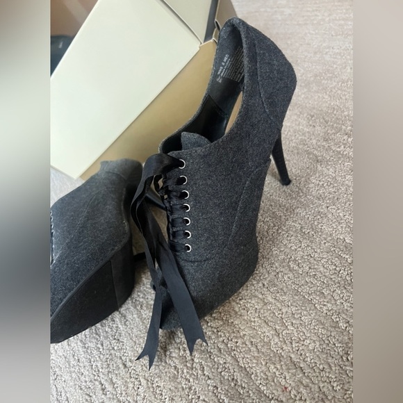 Lauren Conrad - women’s wool grey lace up heels size 8 - Picture 4 of 8